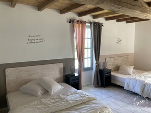7 chambres, fer et planche à repasser, Wi-Fi