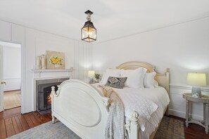 4 habitaciones, tabla de planchar con plancha, wifi y ropa de cama 