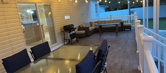 PEACEFUL LITTLE FARM 1 ACRE, PET FRIENDLY, TRUCK/TRAILER PARKING