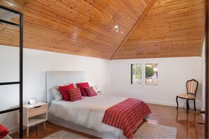 2 bedrooms, desk, iron/ironing board, WiFi - Tranquil countryside 2-bed apt |Prazeres Paradise (Prazeres)