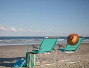 Sun-loungers, beach towels - Cape Canaveral Beach Resort 2 bedroom, 2 bath with pools, waterslides and beach! (Cape Canaveral)