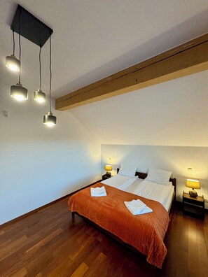 5 عدّة غرف نوم ومكواة/لوح كي وواي فاي وملاءات أسرّة