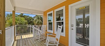 Cozy Studio Retreat Above Cedar Key Island Bakery