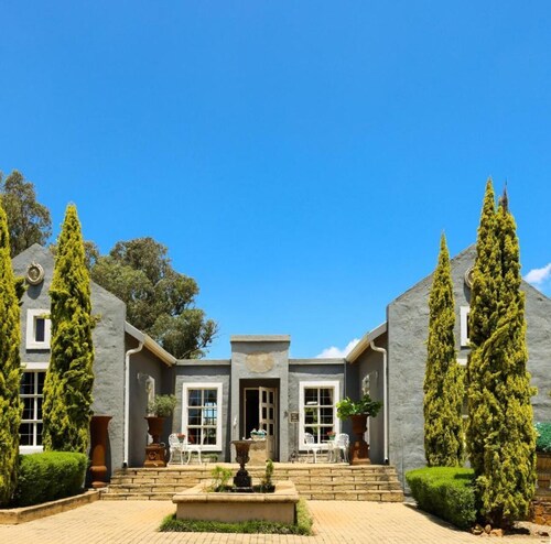 Country Retreat: Tranquil 3-Bedroom Farmhouse in Magaliesburg
