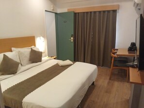 Standardzimmer | Schreibtisch, kostenloses WLAN, Bettwäsche