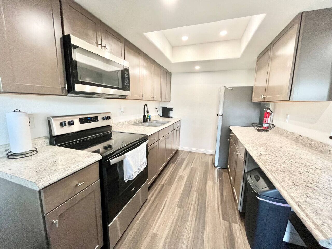 冰箱、微波炉、烤箱、炉灶