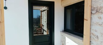 Fully renovated 1-bedroom stone house in tranquil Yaka village. Pet friendly!