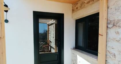 Fully renovated 1-bedroom stone house in tranquil Yaka village. Pet friendly!