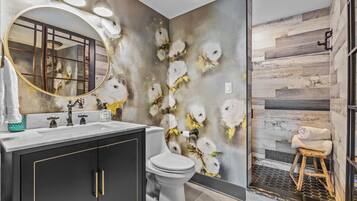 Pengering rambut dan handuk