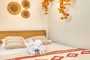 WiFi, bed sheets