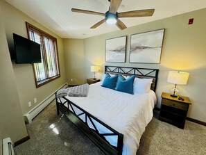 3 bedrooms, iron/ironing board, WiFi, bed sheets - Elegant remodeled 3BD 2BA in the heart of Avon. Just minutes from Beaver Creek. (Avon)