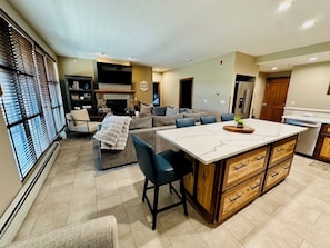 Interior - Elegant remodeled 3BD 2BA in the heart of Avon. Just minutes from Beaver Creek. (Avon)