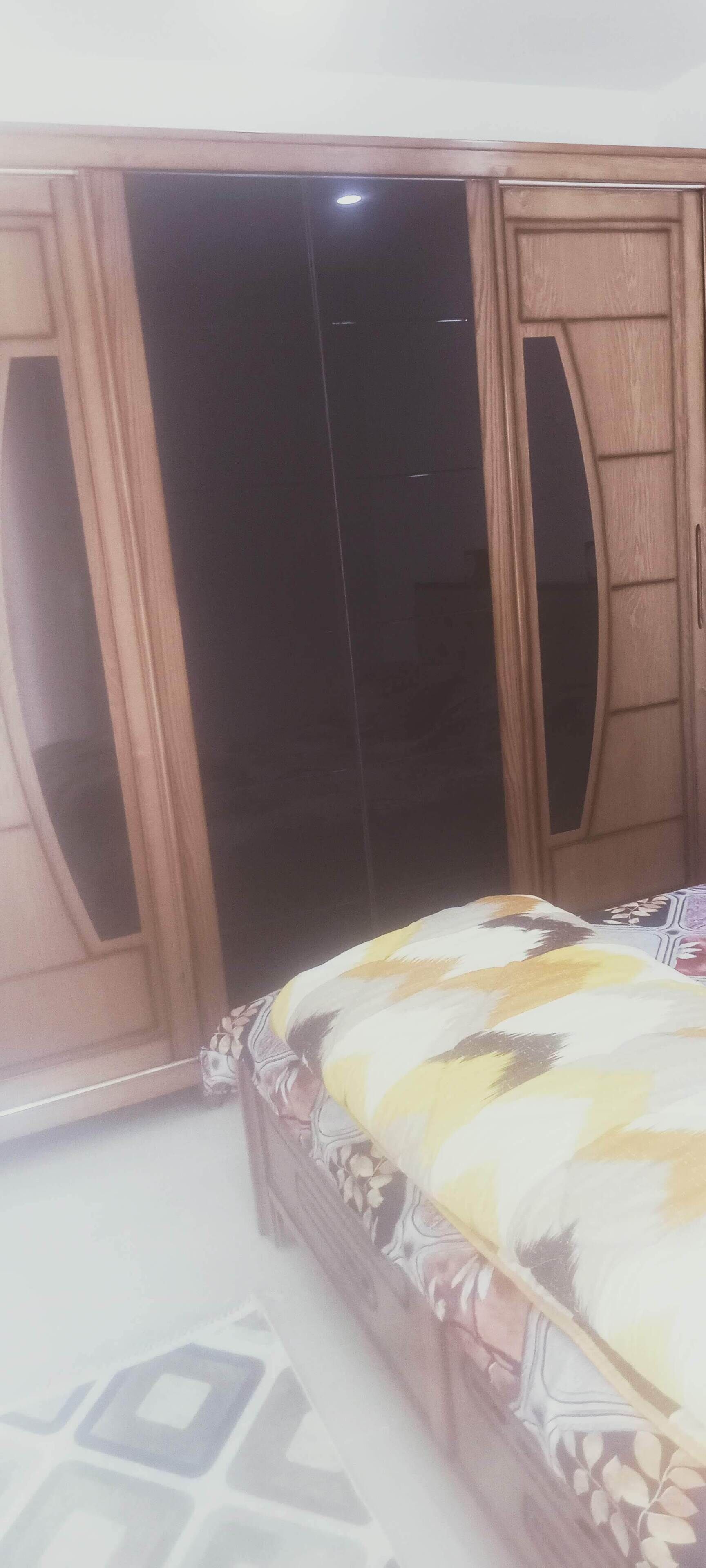 Planxa i posts de planxar, wifi i roba de llit 