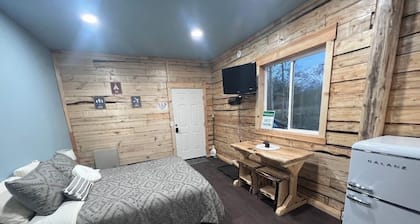 Beautiful Butte BNB 1-bedroom apartment in fantastic Palmer with WiFi.