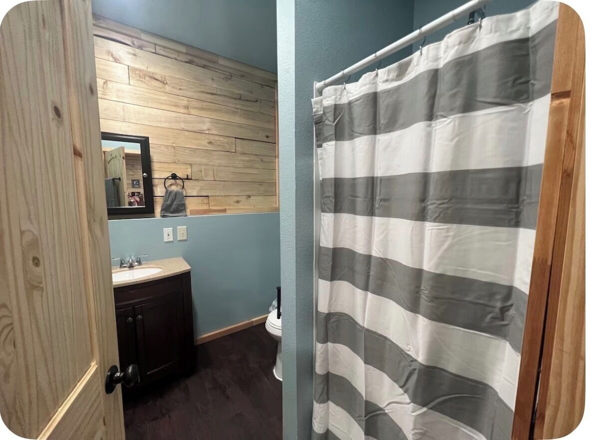 Shower, hair dryer, towels, shampoo