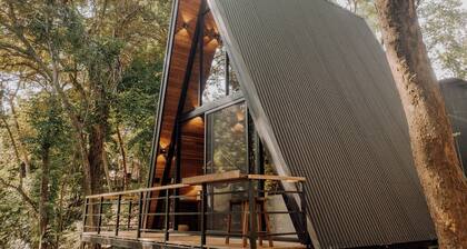 2-Bed Jungle Chic Hideaway - New Modern Design Jungalow