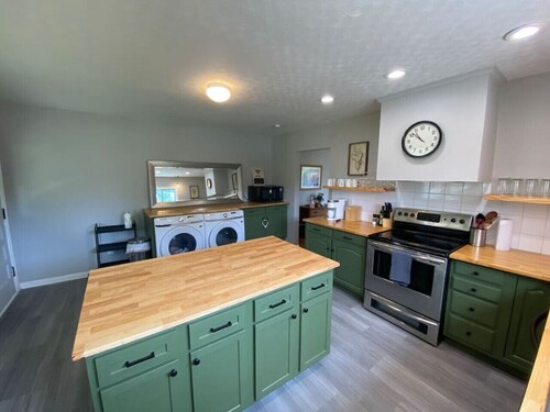 East Knox Home! For Families!