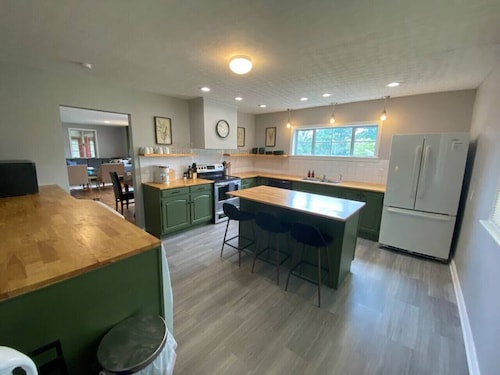 East Knox Home! For Families!