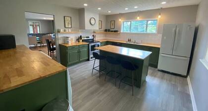 East Knox Home! For Families!