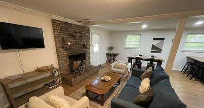 SoKno Retreat B-5 min to DT Knox