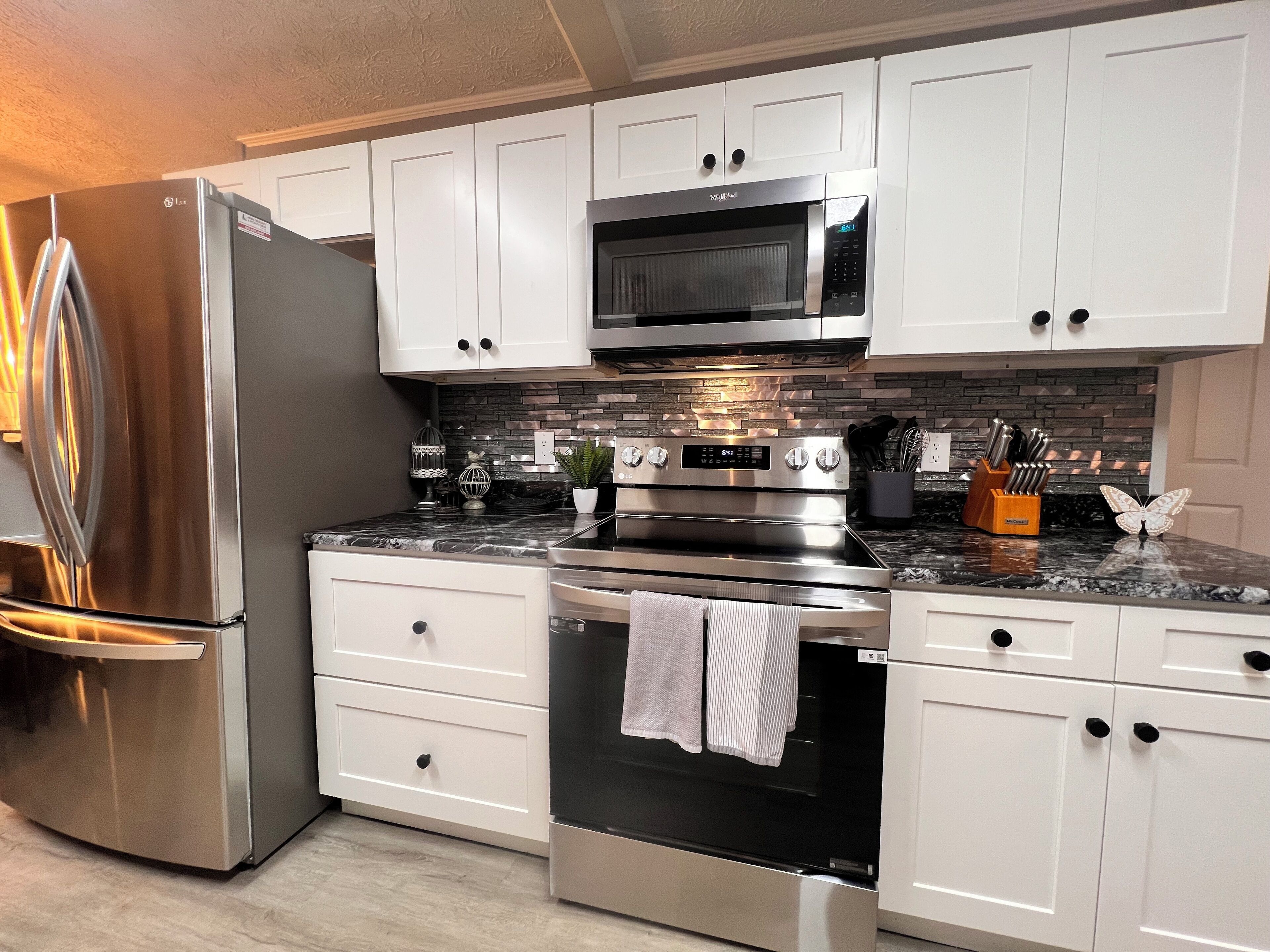 冰箱、微波炉、烤箱、炉灶