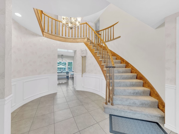 Interior - Beautiful Spacious Family Home in Windsor/Essex (Belle River)