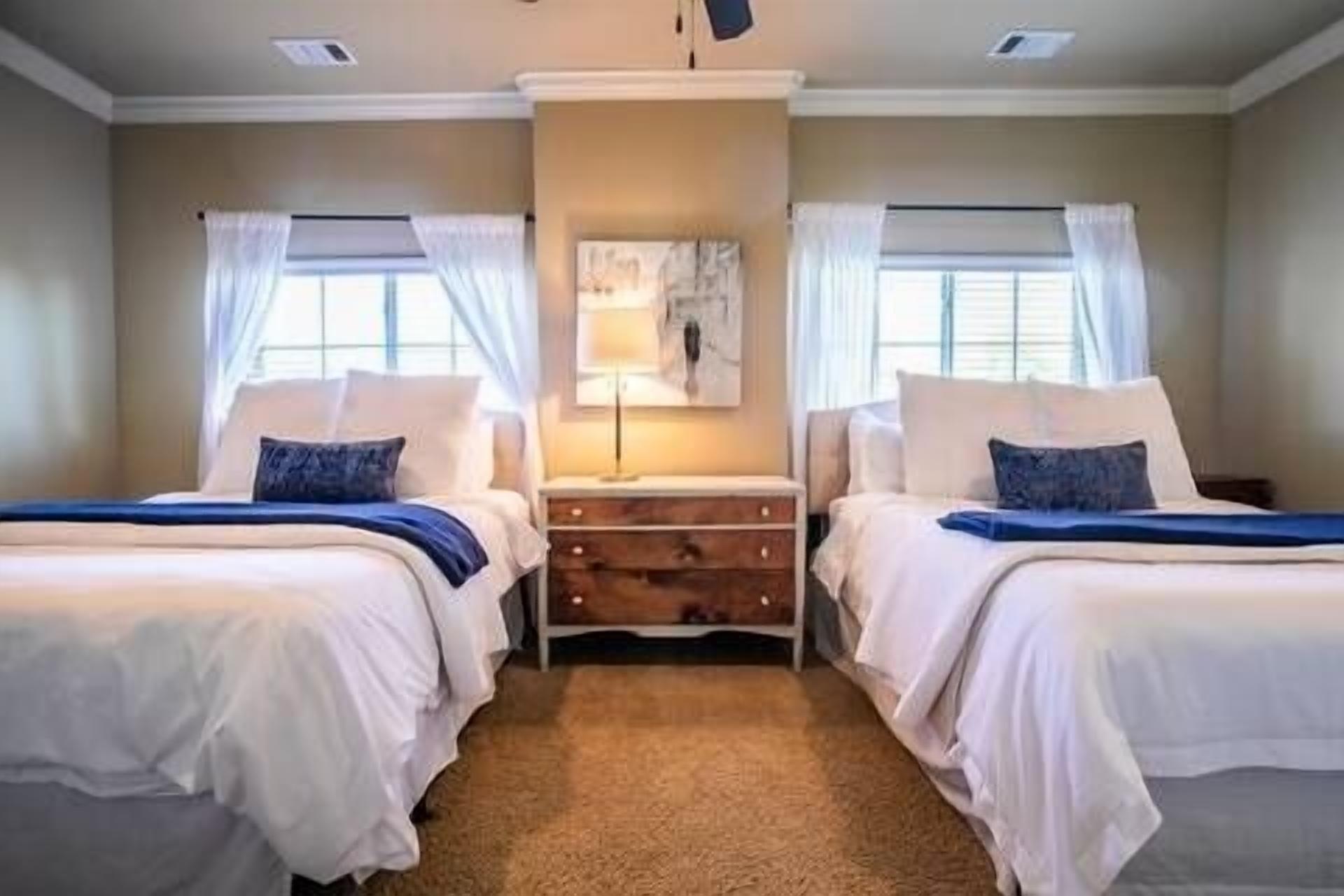 3 bedrooms, iron/ironing board, internet, bed sheets