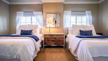 3 bedrooms, iron/ironing board, internet, bed sheets