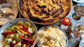 Alimentos y bebidas