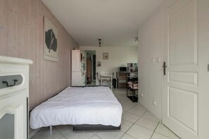 1 bedroom, WiFi, bed sheets