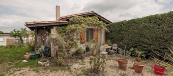Independent cottage and pool in the heart of the vineyards
