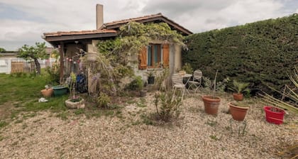 Independent cottage and pool in the heart of the vineyards