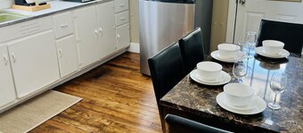 Charming 2-bedroom bungalow with WiFi, AC in serene Cave City. 