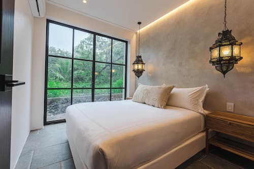 Queen Suite with Garden View | Literie de qualité supérieure, matelas mémoire de forme
