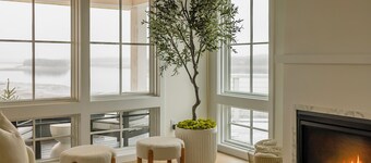 ADIRONDACK LUXURY MODERN LAKEFRONT OASIS WITH HOT TUB! 2025 NEW BUILD!