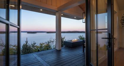 ADIRONDACK LUXURY MODERN LAKEFRONT OASIS WITH HOT TUB! 2025 NEW BUILD!