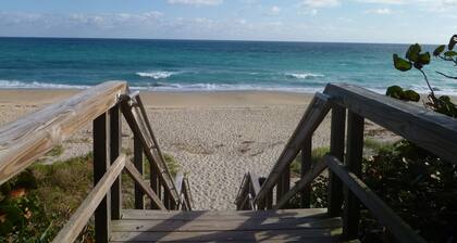 Minutes 2 Jupiter Beach SaltwaterPool BBQ Playroom