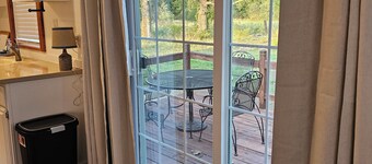 Peaceful and cozy newly remodeled mobile home, just 10 miles from South Haven!