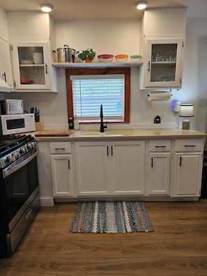 Fridge, microwave, oven, stovetop - Peaceful and cozy newly remodeled mobile home, just 10 miles from South Haven! (Bangor)