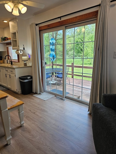 Peaceful and cozy newly remodeled mobile home, just 10 miles from South Haven!