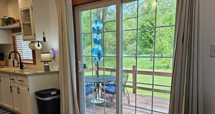 Peaceful and cozy newly remodeled mobile home, just 10 miles from South Haven!