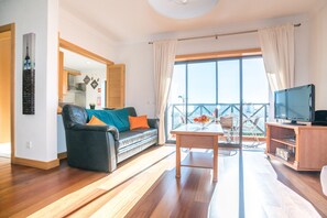 TV - ALBUFEIRA MODERN 5 WITH POOL by HOMING (Albufeira)