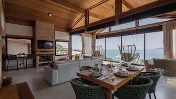 Villa | Wohnzimmer | 42-Zoll-Smart-TV mit Digitalempfang, Netflix, Streaming-Dienste