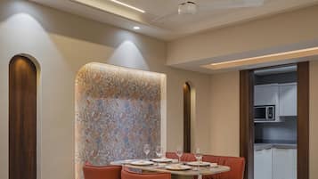 Deluxe Apartment, Balcony, City View | Dining room