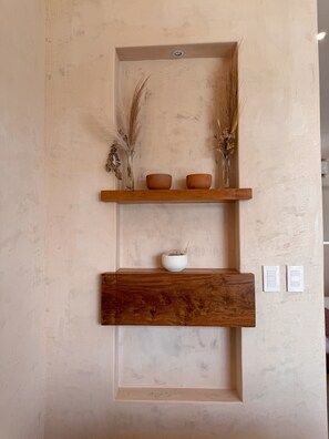 Deluxe Suite | Private kitchen | Full-size fridge, microwave, oven, stovetop