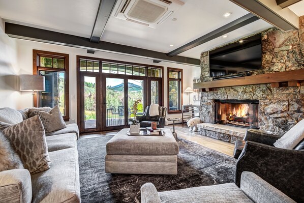 TV - NEW! Remodeled 3BR Condo in Bachelor Gulch - Ski in/out (Avon)