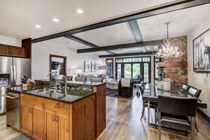 Interior - NEW! Remodeled 3BR Condo in Bachelor Gulch - Ski in/out (Avon)