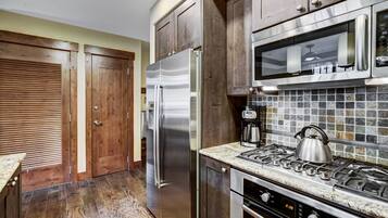 Refrigerador, microondas, horno y lavavajillas