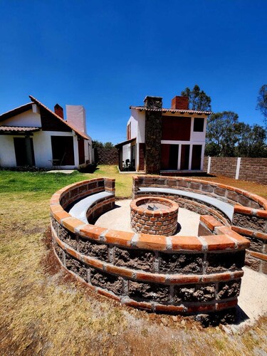 Villa Kiowa by Natut Huasca