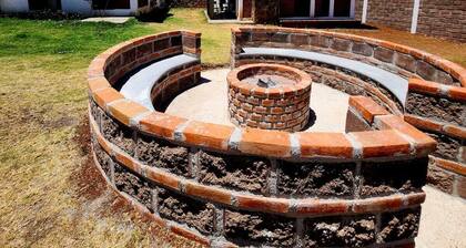 Villa Kiowa by Natut Huasca